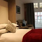 Waters Edge At Cocoa Suites